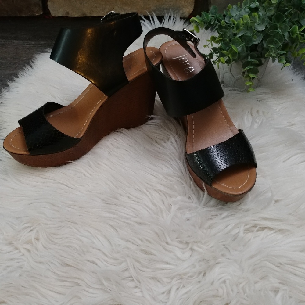 Jore Taylor snake print Wedges size 10